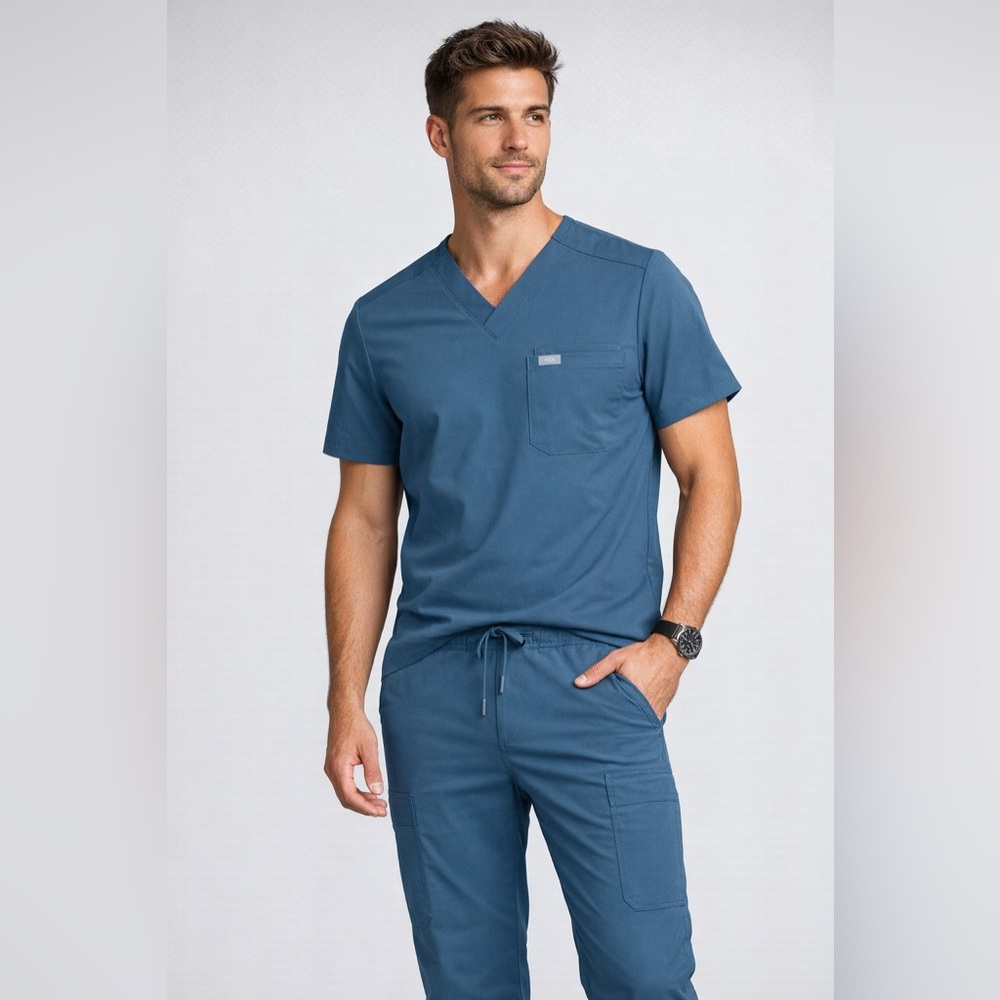 Figs Leon  two pocket top Size XS